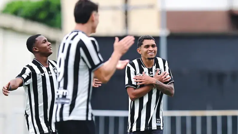 Botafogo reage no Carioca Sub-20 e goleia o Maricá por 4 a 1 no Nilton Santos