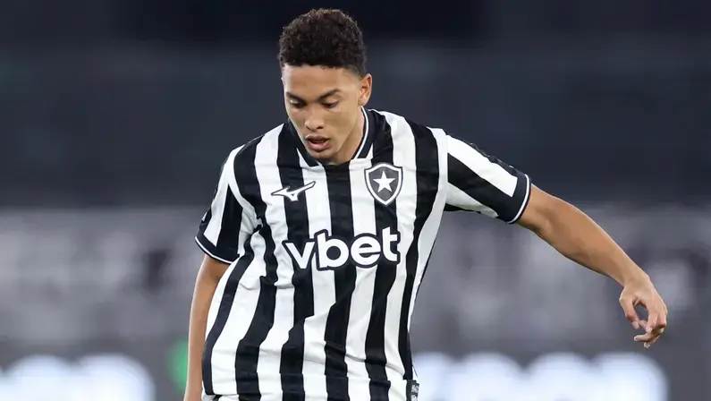 Jordan Barrera faz tratamento e repetirá exames no final da semana, informa Botafogo