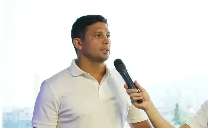 Elkeson brinca com volta ao Botafogo: 'Se eu tivesse joelho, dava para tentar'