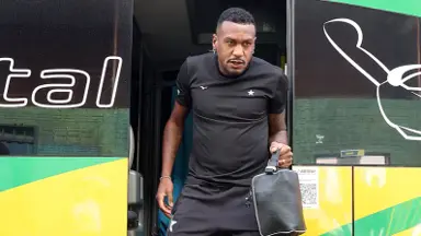 Botafogo chega a Porto Alegre para enfrentar Internacional com retorno de Edenílson; veja relacionados Botafogo chega a Porto Alegre para enfrentar Internacional com retorno de Edenílson; veja relacionados