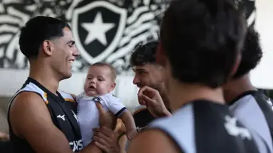 Em ação para Dia das Crianças, Botafogo abre CT e recebe filhos de jogadores e funcionários Em ação para Dia das Crianças, Botafogo abre CT e recebe filhos de jogadores e funcionários