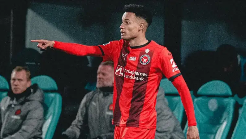 Botafogo está próximo de fechar contratação de Paulinho, lateral do Midtjylland