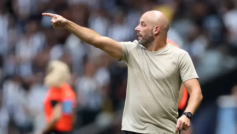 Franclim Carvalho assume responsabilidade por primeiro tempo do Botafogo, valoriza empate e diz: 'Não saímos daqui satisfeitos'