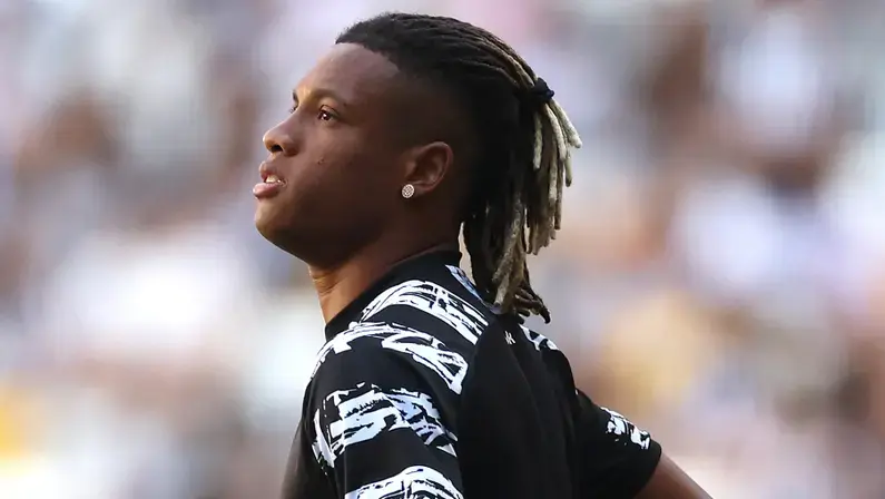 Técnico dá novo detalhe sobre ausência de Danilo em jogo do Botafogo: 'Comunicou-me que não estava com cabeça para participar'