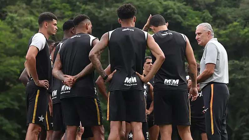 Gestão de vestiário de Tite é elogiada internamente no Botafogo: ‘Tem sido a melhor possível’, conta canal
