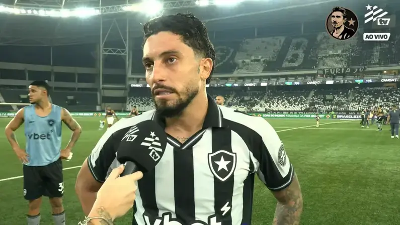 Alex Telles elogia união após pressão e exalta 'Joias do Bairro' do Botafogo