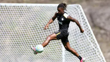 Velloso diz que Danilo, do Botafogo, não quer ir para a Rússia: 'Devia ter vindo jogar no Palmeiras. Tem que fazer pressão' Velloso diz que Danilo, do Botafogo, não quer ir para a Rússia: 'Devia ter vindo jogar no Palmeiras. Tem que fazer pressão'
