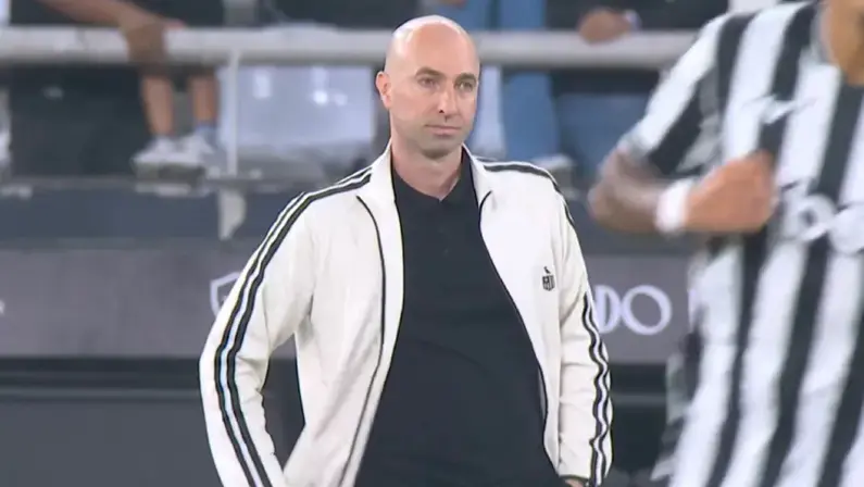 Vice do Botafogo pede ‘fato novo para dar uma sacudida’: ‘Bellão foi engolido taticamente pelo Mancini’