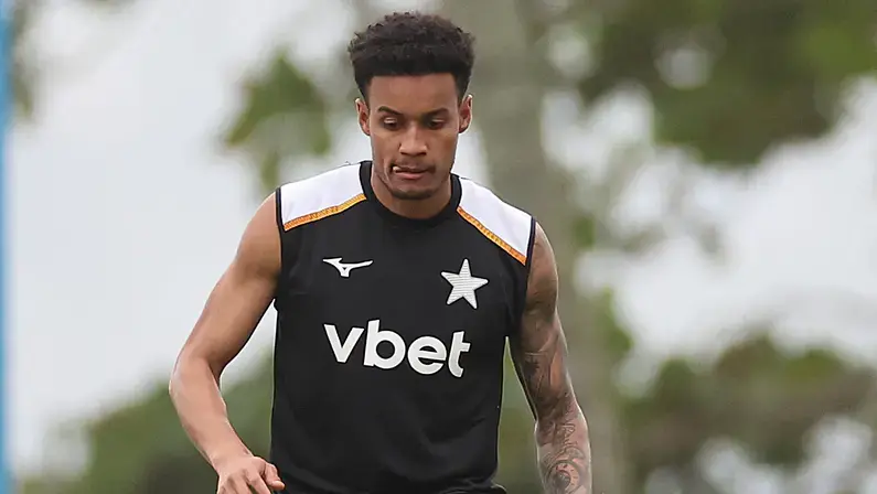 Paulinho exalta Alex Telles e Marçal e revela desejo antigo de jogar no Botafogo