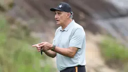 Blindagem e questão anímica: Tite tem trabalho elogiado por jogadores e dirigentes do Botafogo nos bastidores