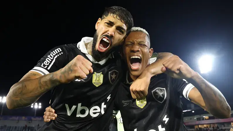 Narrador questiona postura do Botafogo: 'Se fez isso com o Barboza, por que não faria com Danilo? Está vendendo almoço para pagar a janta'