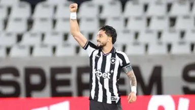 Esposa lamenta não convocação de Alex Telles, do Botafogo, para a Copa: 'Você merecia muito estar lá' Esposa lamenta não convocação de Alex Telles, do Botafogo, para a Copa: 'Você merecia muito estar lá'