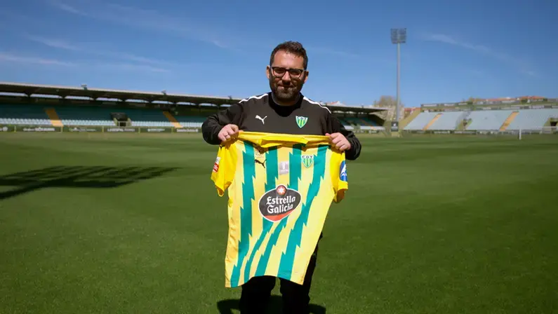 Clube que queria Franclim Carvalho, cotado no Botafogo, anuncia Feio como novo técnico