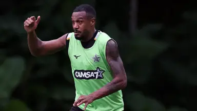 Edenílson treina com grupo e pode reforçar Botafogo contra o Internacional Edenílson treina com grupo e pode reforçar Botafogo contra o Internacional