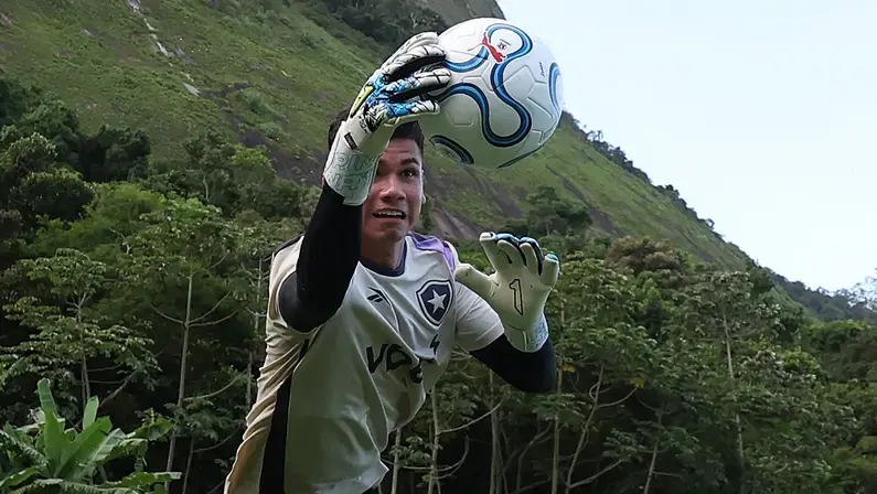 Botafogo desce goleiro equatoriano Cristhian Loor para categoria de base
