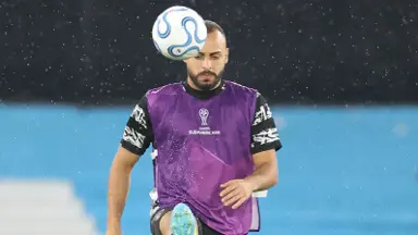 Narrador defende Arthur Cabral, do Botafogo, e diz: 'Fixo na área, como 9 matador, não funciona muito não. Mas para ser o cara do arranque serve muito' Narrador defende Arthur Cabral, do Botafogo, e diz: 'Fixo na área, como 9 matador, não funciona muito não. Mas para ser o cara do arranque serve muito'