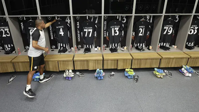 Botafogo define escalação com estreante no gol e retornos importantes contra o Vitória