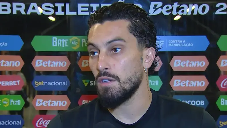 Alex Telles celebra chegada de Tite ao Botafogo