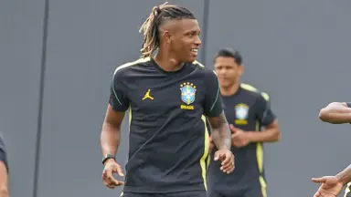 Volante do Botafogo, Danilo pode ganhar vaga de Lucas Paquetá na Seleção Brasileira contra o Haiti Volante do Botafogo, Danilo pode ganhar vaga de Lucas Paquetá na Seleção Brasileira contra o Haiti