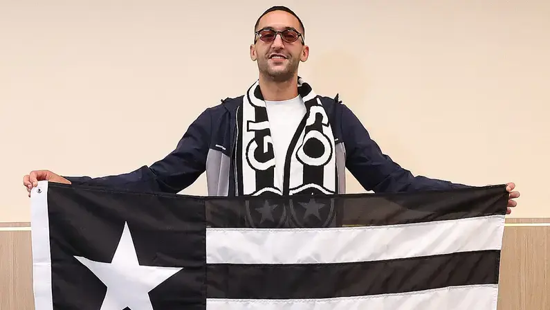 Ziyech dá spoiler e revela que voltará a usar a camisa 22 no Botafogo