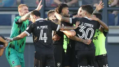 Raul brilha, Botafogo vence Red Bull Bragantino e sai do Z-4 Raul brilha, Botafogo vence Red Bull Bragantino e sai do Z-4