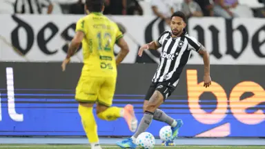 Vitinho lamenta bola na trave, mas foca em vitórias para o Botafogo Vitinho lamenta bola na trave, mas foca em vitórias para o Botafogo
