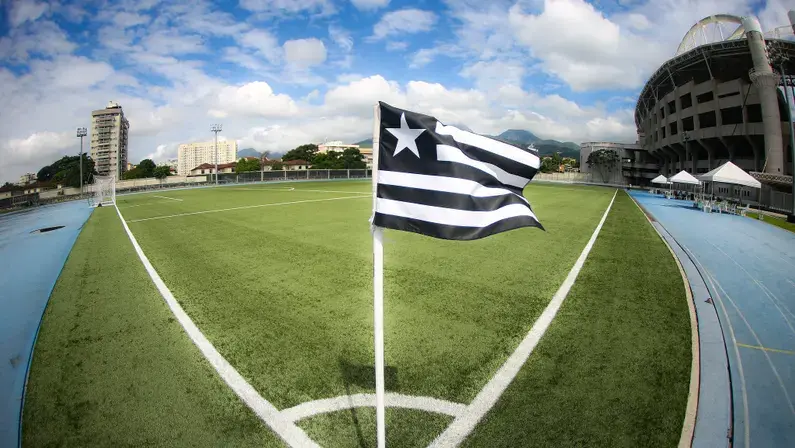 Botafogo denuncia golpes de supostas oportunidades na base e esclarece que não cobra por avaliações