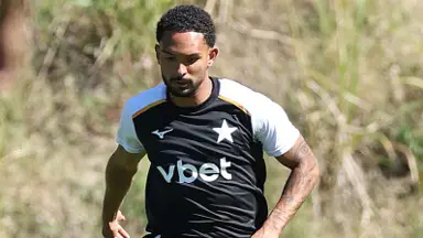 Vitinho mantém sonho vivo: 'Vou continuar trabalhando para vestir a camisa do Brasil' Vitinho mantém sonho vivo: 'Vou continuar trabalhando para vestir a camisa do Brasil'