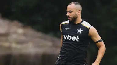 Humorista revela ser crítico de Arthur Cabral no Botafogo, mas diz: 'Torço para ele queimar minha língua' Humorista revela ser crítico de Arthur Cabral no Botafogo, mas diz: 'Torço para ele queimar minha língua'