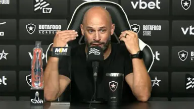 Técnico do Botafogo critica imprensa no tratamento sobre Danilo: ‘É uma falta de respeito. Não me entra na cabeça o que vocês têm feito’ Técnico do Botafogo critica imprensa no tratamento sobre Danilo: ‘É uma falta de respeito. Não me entra na cabeça o que vocês têm feito’