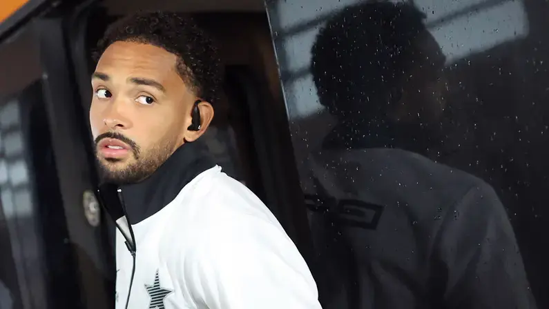 Jornalista reforça: Botafogo deve prêmios e luvas a Vitinho e lateral quer sair