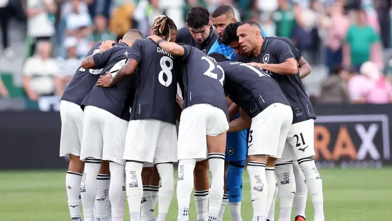 ATUAÇÕES FN: Danilo é o melhor do Botafogo em empate com Coritiba; Arthur Cabral é o pior em campo