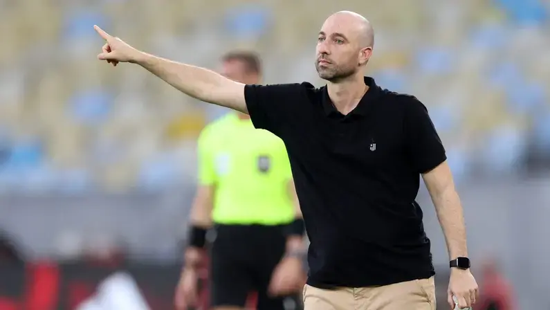 Bellão admite que estratégia inicial 'não encaixou' em Flamengo x Botafogo e diz: 'Segundo tempo foi muito bom, uma mensagem muito importante'