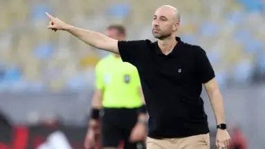 Bellão admite que estratégia inicial 'não encaixou' em Flamengo x Botafogo e diz: 'Segundo tempo foi muito bom, uma mensagem muito importante' Bellão admite que estratégia inicial 'não encaixou' em Flamengo x Botafogo e diz: 'Segundo tempo foi muito bom, uma mensagem muito importante'