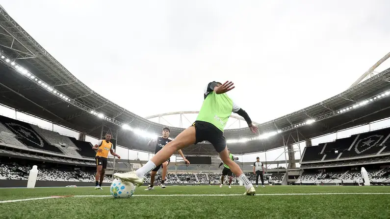 Botafogo intensifica preparo e encara Grêmio como decisão crucial