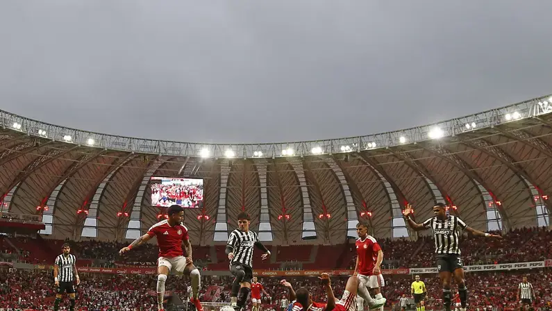 Rafael Sóbis se assusta com Botafogo: 'Não tem nada. Se não tivesse ganho da Chape, estava brigando grande pelo rebaixamento'