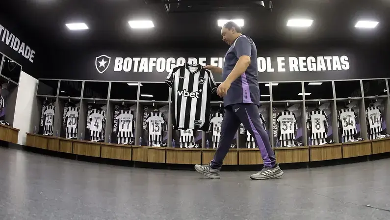 Botafogo escalado com Mateo Ponte, Huguinho, Kadir e Villalba para enfrentar o Corinthians