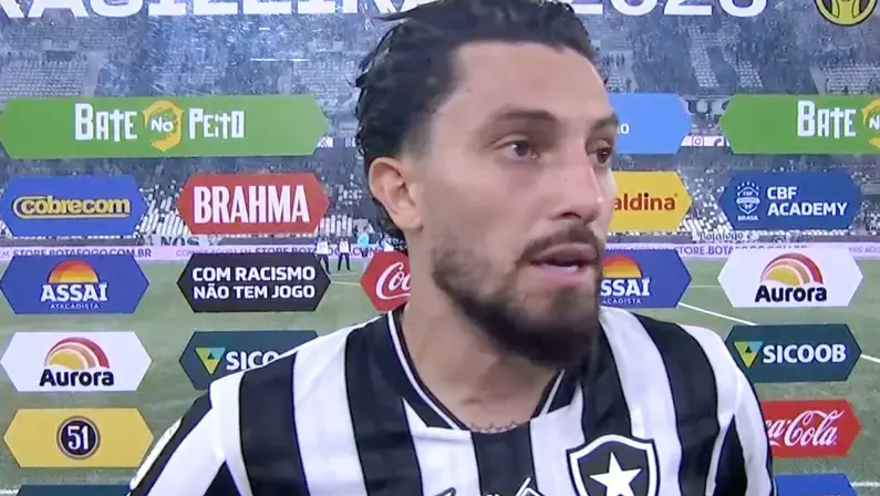 Alex Telles assume responsabilidade por gols sofridos em derrota do Botafogo