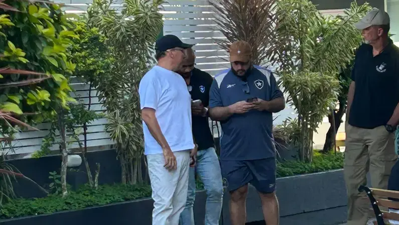John Textor agradece ao presidente João Paulo pela recepção em visita à sede do Botafogo e elogia social: ‘Melhorias fantásticas’