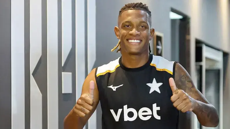 Zenit aumenta proposta salarial para Danilo, do Botafogo, e oferece mais que Palmeiras