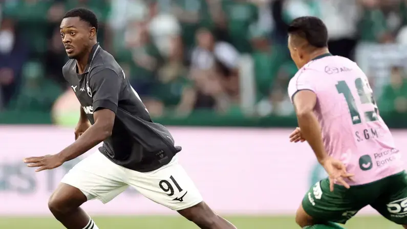 Comentarista aponta 'novidade' nas substituições do Botafogo contra o Coritiba