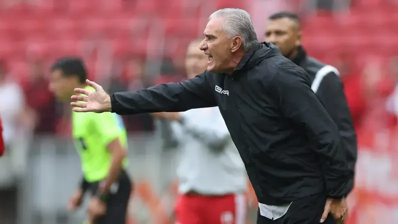 Tite cita grandeza do Botafogo, mas ressalta: 'Tenho consciência que é um momento de reestruturação para clube e equipe'