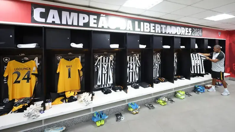 Botafogo escalado com Justino, Marçal e Santi Rodríguez para enfrentar o São Paulo
