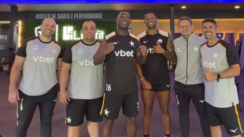 Com contrato até o fim de 2026, Patrick de Paula se reapresenta ao Botafogo e retoma treinamentos