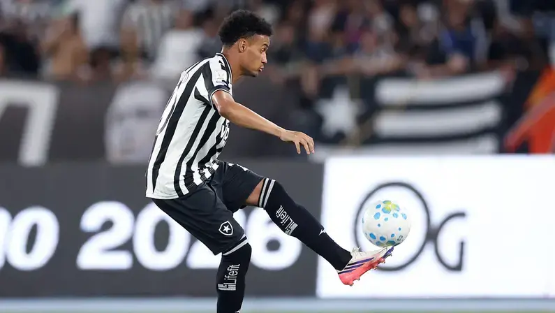 Paulinho celebra estreia pelo Botafogo, mas lamenta resultado: ‘Empate amargo’