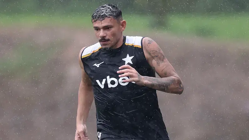 Tiquinho Soares retorna ao Botafogo para enfrentar o Red Bull Bragantino