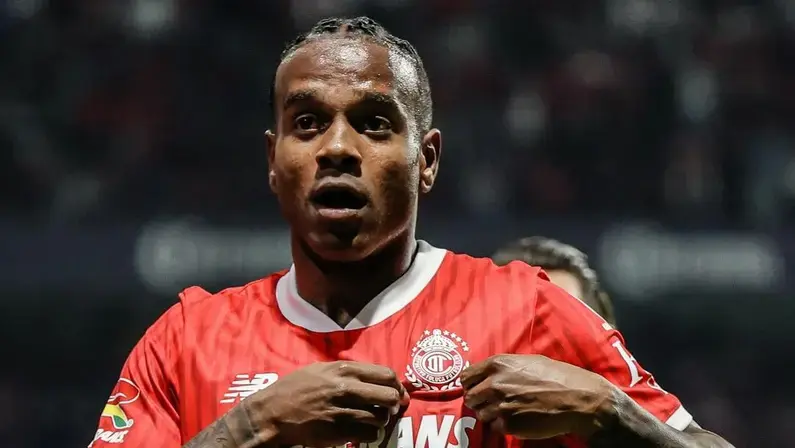 Botafogo fez sondagens por Helinho e Otávio, mas não conseguiu avançar; clube quer reposição para Santi, diz canal