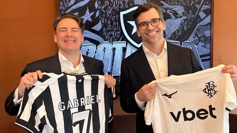 Gabriel de Alba, investidor do Botafogo, não está mais no Rio de Janeiro e volta em três semanas, diz canal