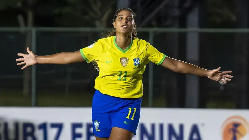 Ex-Botafogo, Giovanna Waksman é apontada por Messi como uma das principais promessas do futebol mundial