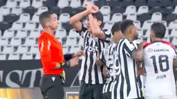 STJD absolve árbitro de Botafogo x Athletico-PR após polêmica